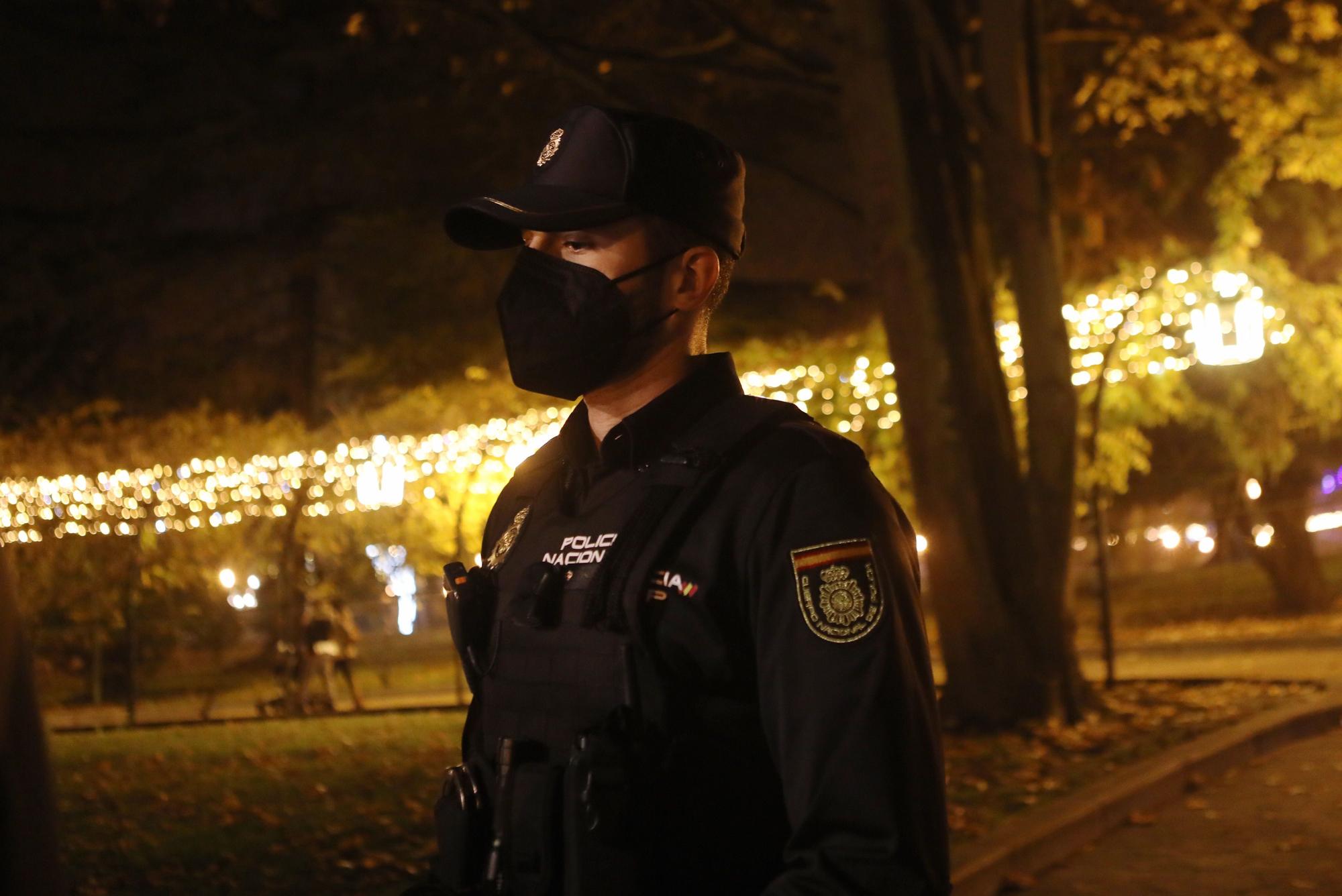 Antonio González y Brais Noya, los guardianes de la primera noche del año en Oviedo