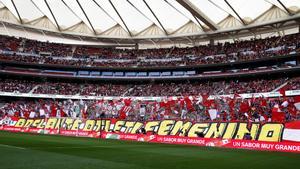 GRAF5857. MADRID, 17/03/2019.- Vista general de la grada del estadio Wanda Metrpolitano, el fútbol femenino vive este domingo el choque entre los dos equipos punteros de la Liga Iberdrola, con el enfrentamiento entre el Atlético de Madrid y el Barcelona, donde se espera batir un nuevo récord europeo de asistencia en un partido entre clubes. En este encuentro el Wanda Metropolitano se postula para arrebatar a San Mamés el récord de asistencia a un partido de fútbol femenino en España, establecido el pasado 30 de enero, con 48.121 espectadores en las gradas del coliseo bilbaíno.- EFE/Kiko Huesca