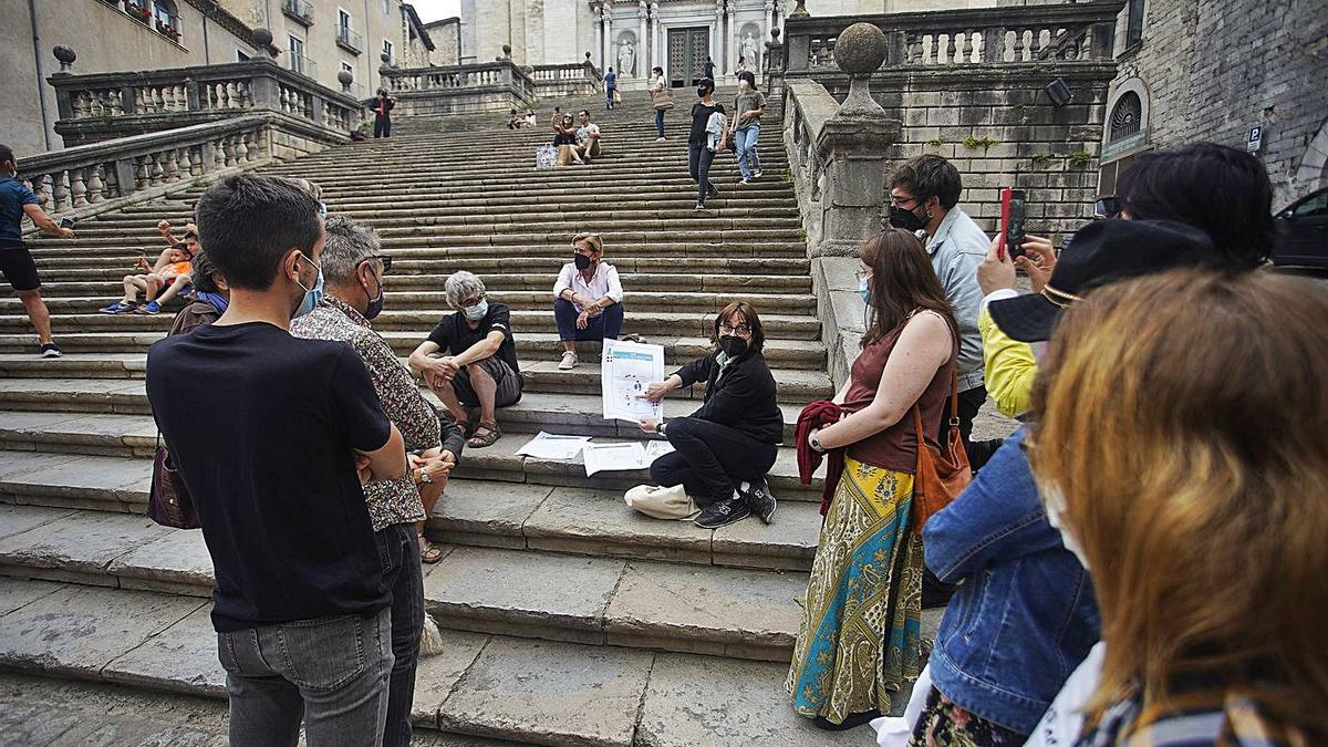 González obrint debat en una de les rutes del procés participatiu, celebrada dissabte passat. | MARC MARTÍ