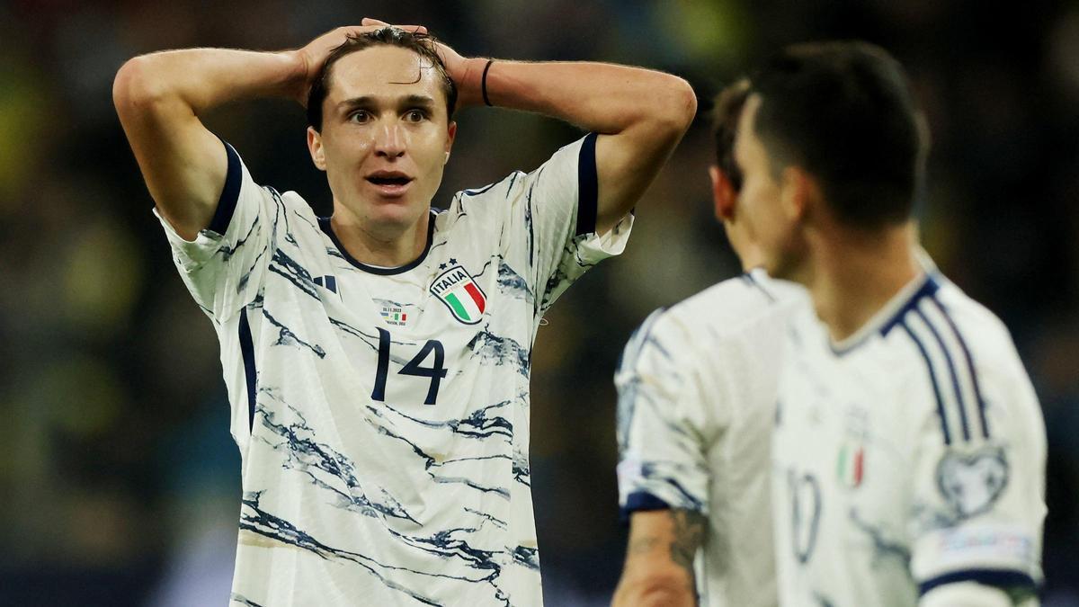 Federico Chiesa se lamenta de una ocasión perdida.