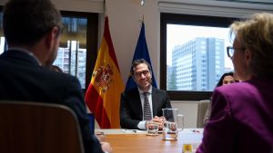 El ministro de Economía, Comercio y Empresa, Carlos Cuerpo, mantiene una reunión con la comisaria europea Maria Luís Albuquerque en el Ministerio de Economía, Comercio y Empresa, a 13 de marzo de 2025, en Madrid (España).