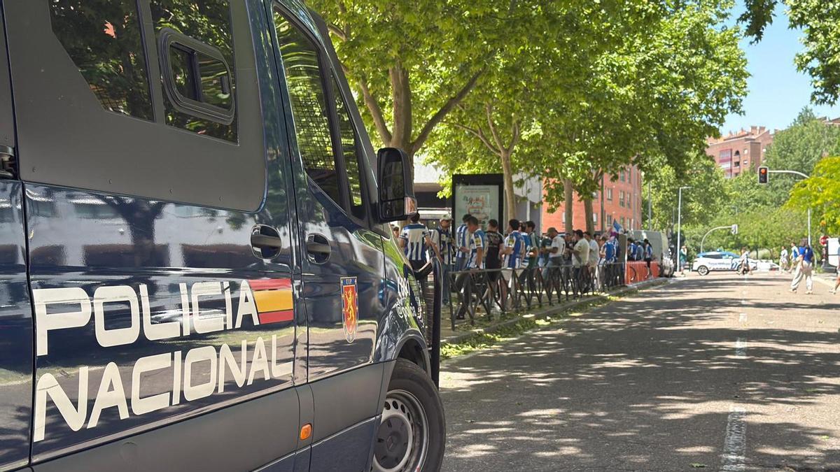Discreta vigilancia policial a los aficionados del Deportivo en Valladolid