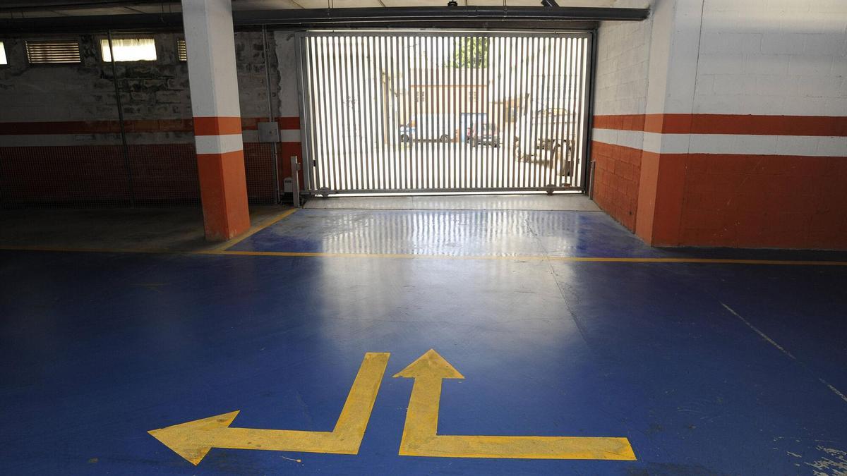 El acceso de los abonados del Parkin Europa de Lalín.