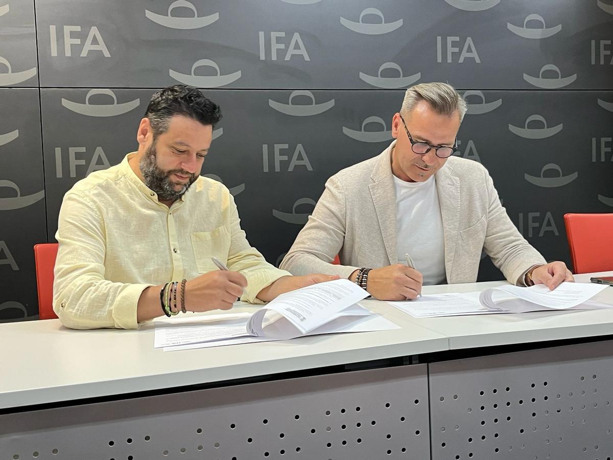 La firma del convenio entre IFA y HDK Experience.