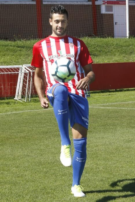 Presentación de Álex Pérez con el Sporting