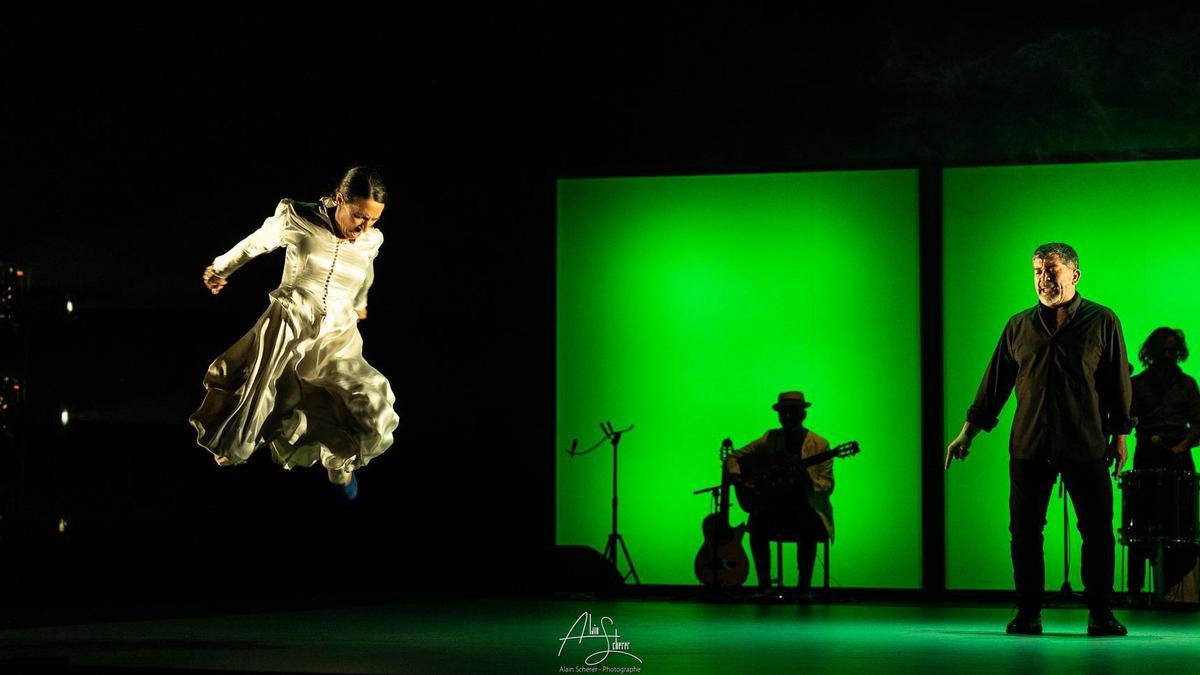 Ana Morales baile en el espectáculo 'Peculiar'.