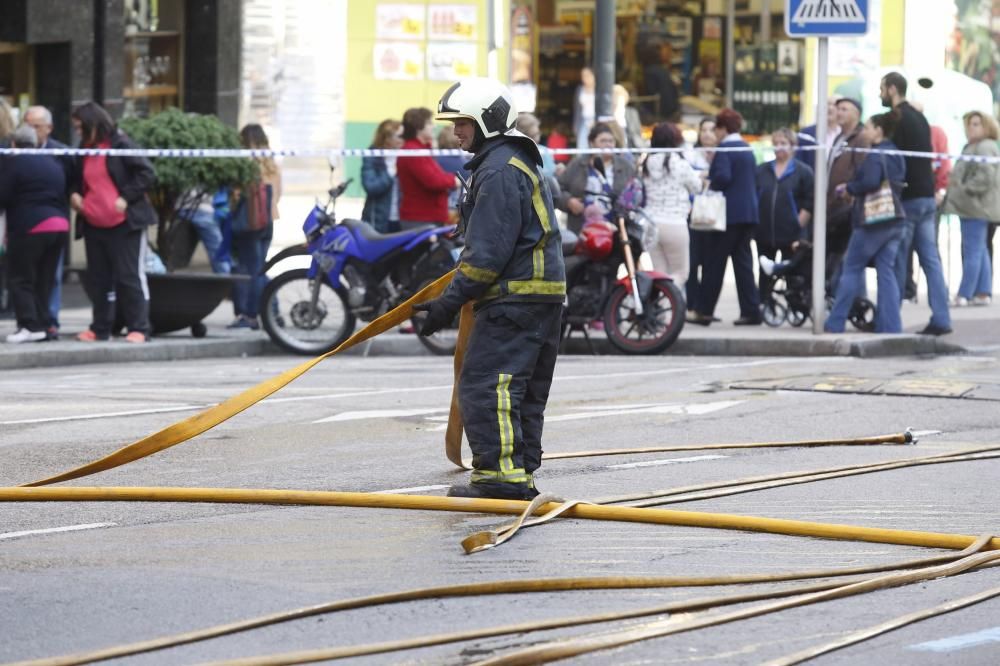 Espectacular incendio en Avilés