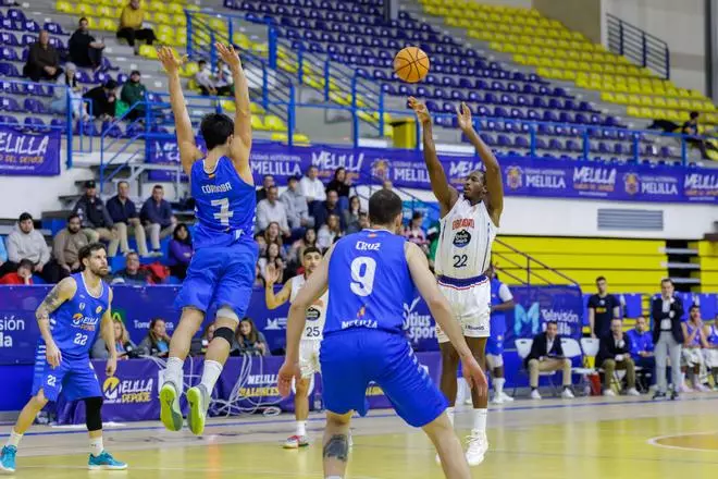 El Obradoiro aplasta a tiempo a un combativo colista