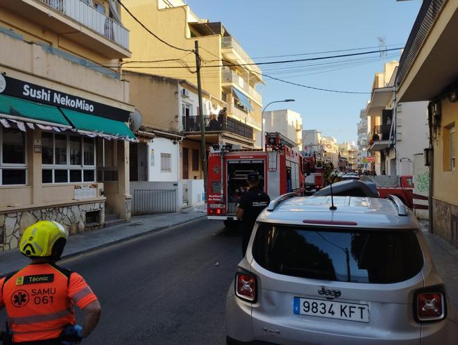 Un incendio afecta a un edificio de cinco plantas en s’Arenal