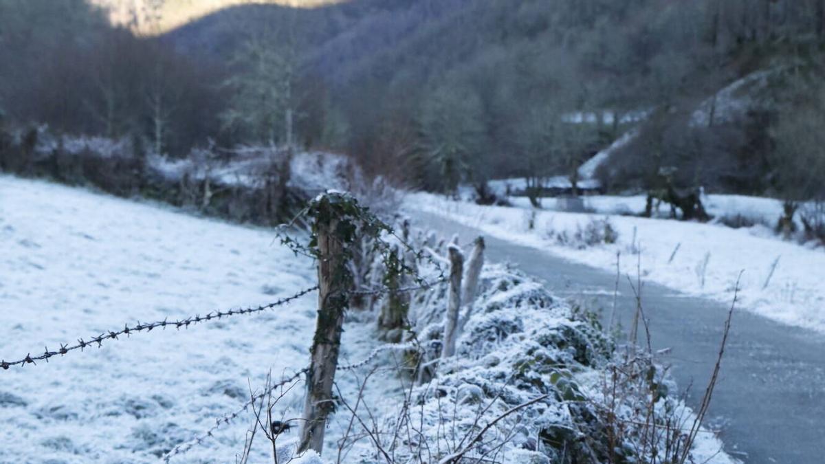Las impactantes IMÁGENES de la helada en una de las zonas con más frío en Asturias