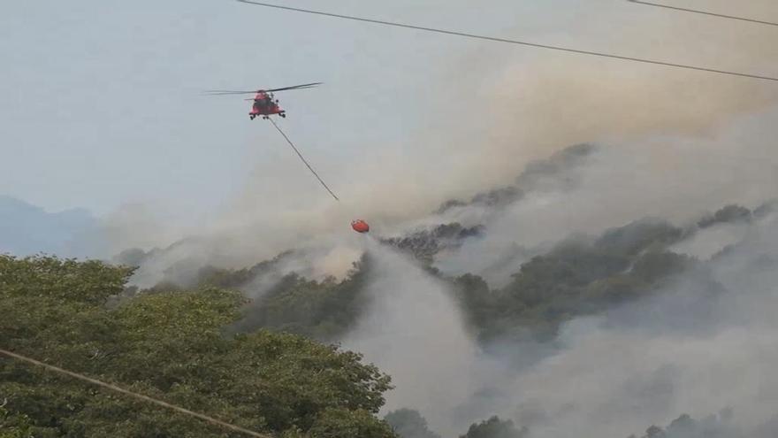 Bomberos de Castellón intervienen en el incendio forestal declarado en la Vall d'Uixó