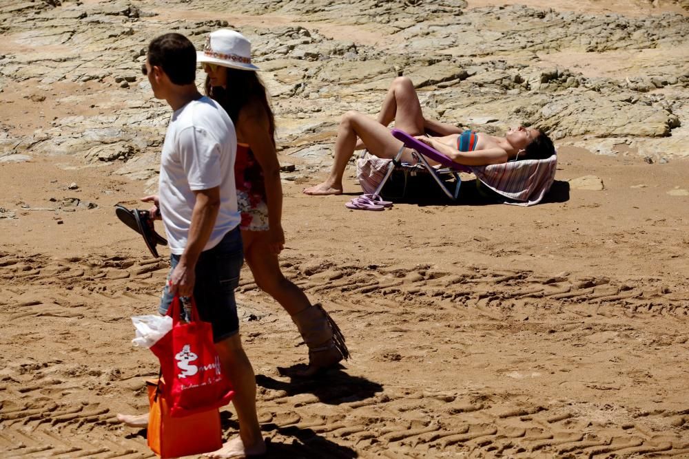 Jornada de sol y playa en Asturias