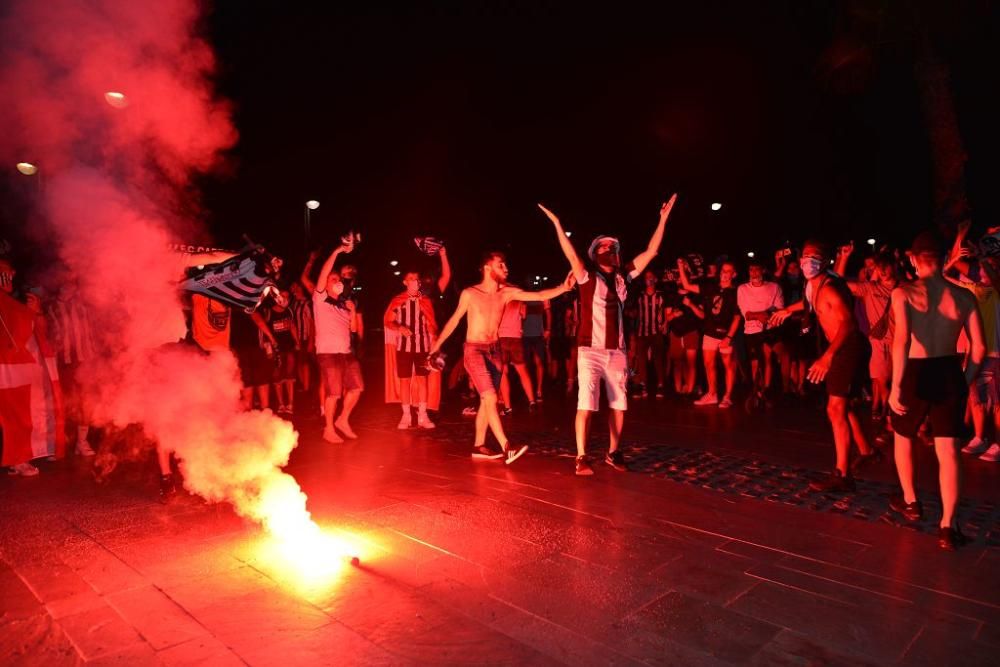 La afición celebra el ascenso del FC Cartagena