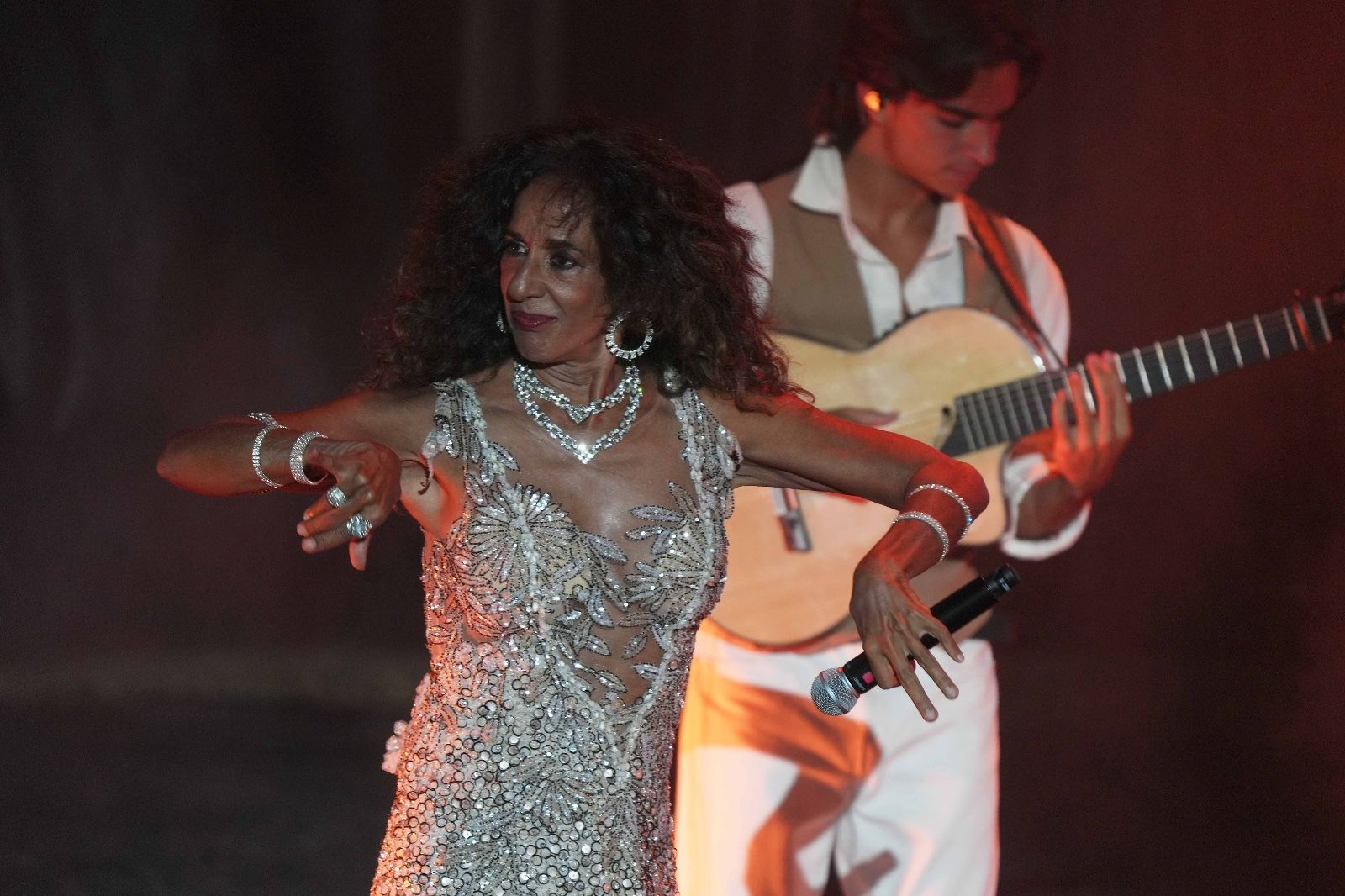 Rosario Flores enciende el Teatro de la Axerquía