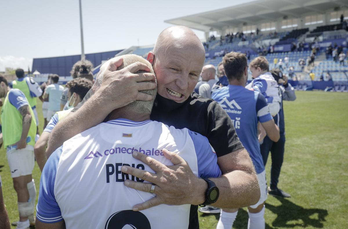 Ingo Volckmann, presidente del Atlético de Baleares, celebra la clasificación para Primera RFEF.