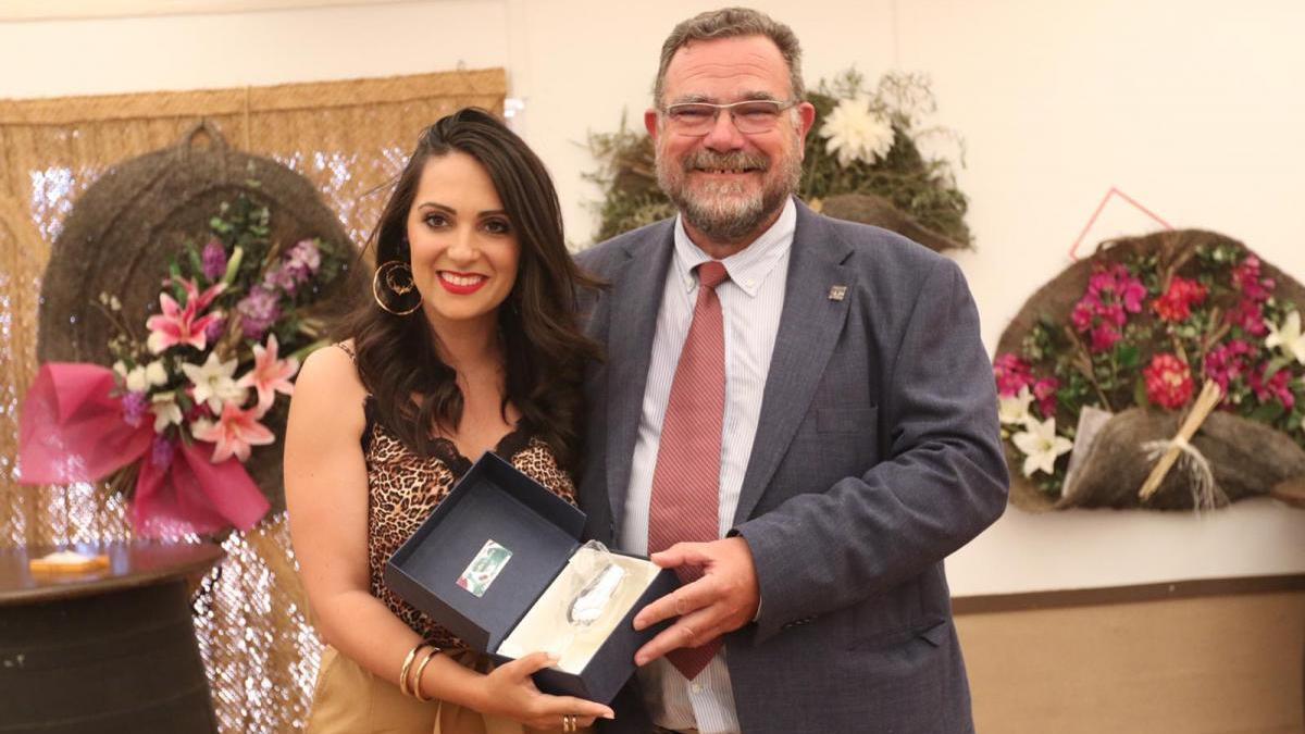 Las Casetas Tradicionales premian a la edil Carmen González por su trabajo en la comisión de Feria