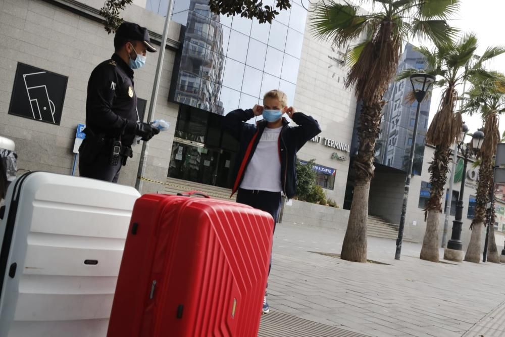 Reparto de mascarillas en Alicante