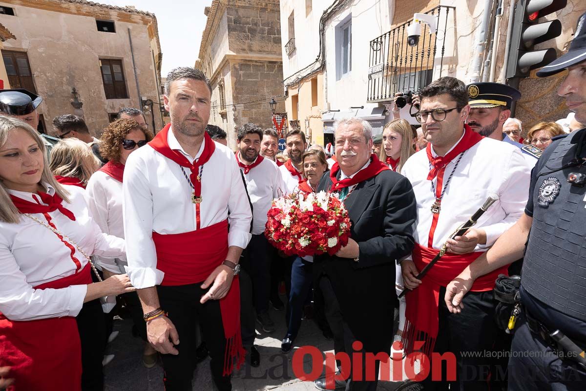 Bandeja de flores y ritual de la bendición del vino en las Fiestas de Caravaca