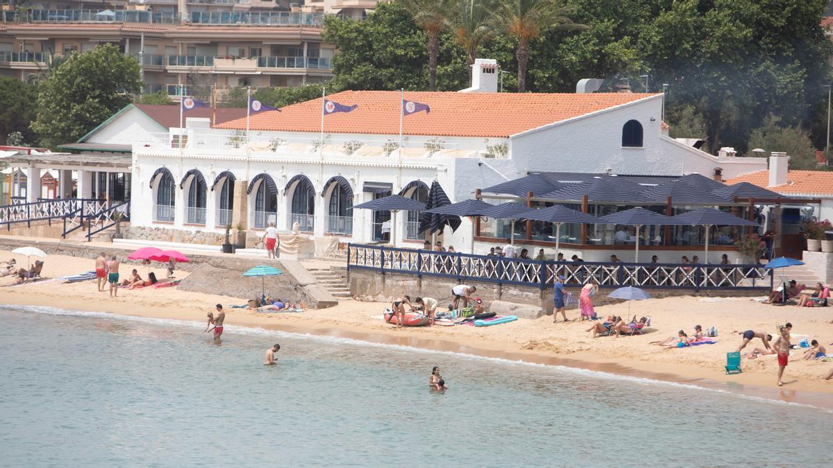 El edificio que acoge La Taverna del Mar.