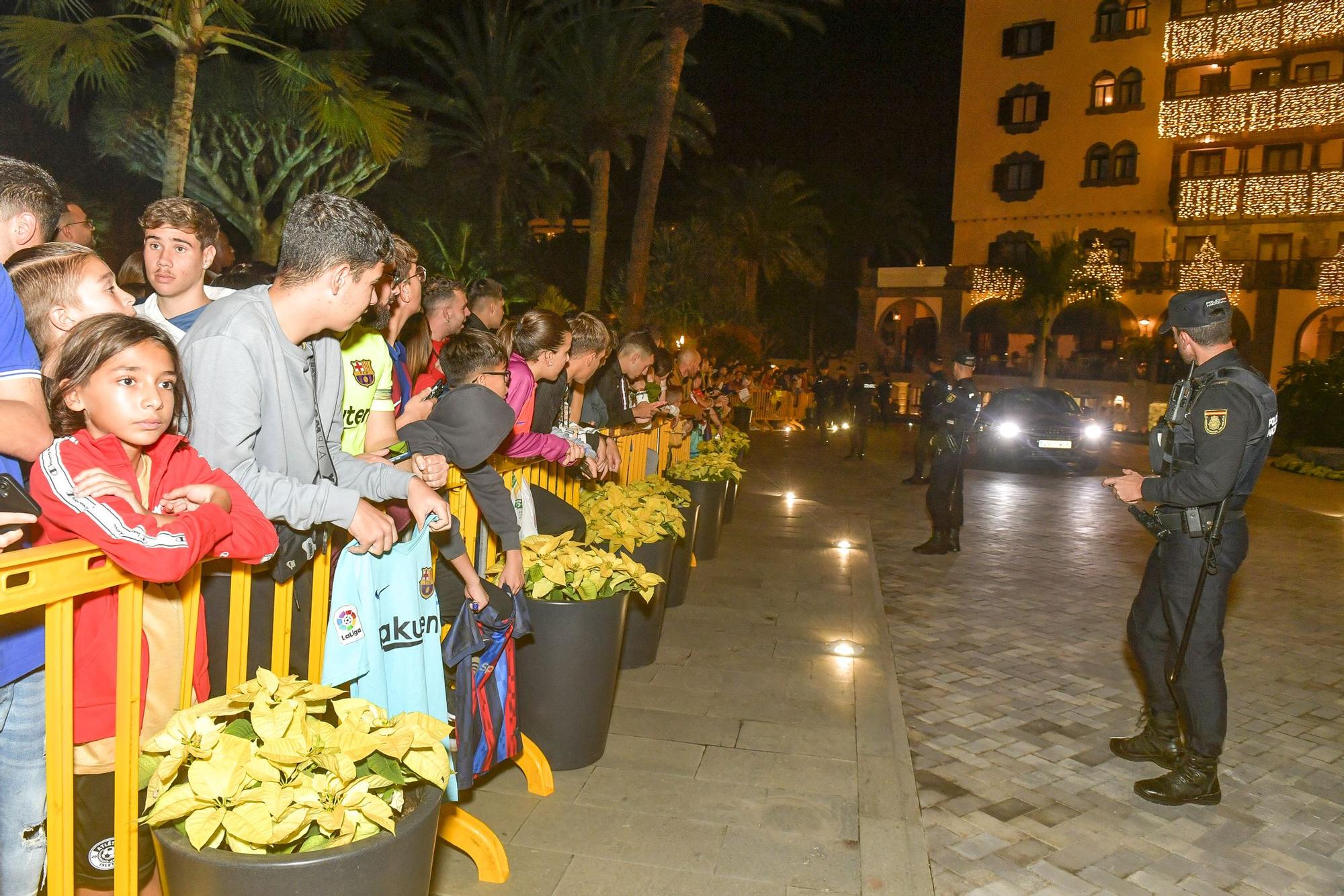 Llegada de la plantilla del FC Barcelona a Las Palmas de Gran Canaria