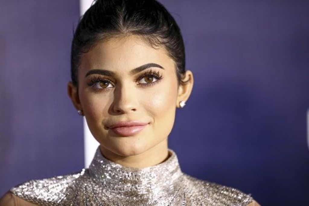Kylie Jenner llega a la fiesta de NBC Universal Golden Globes