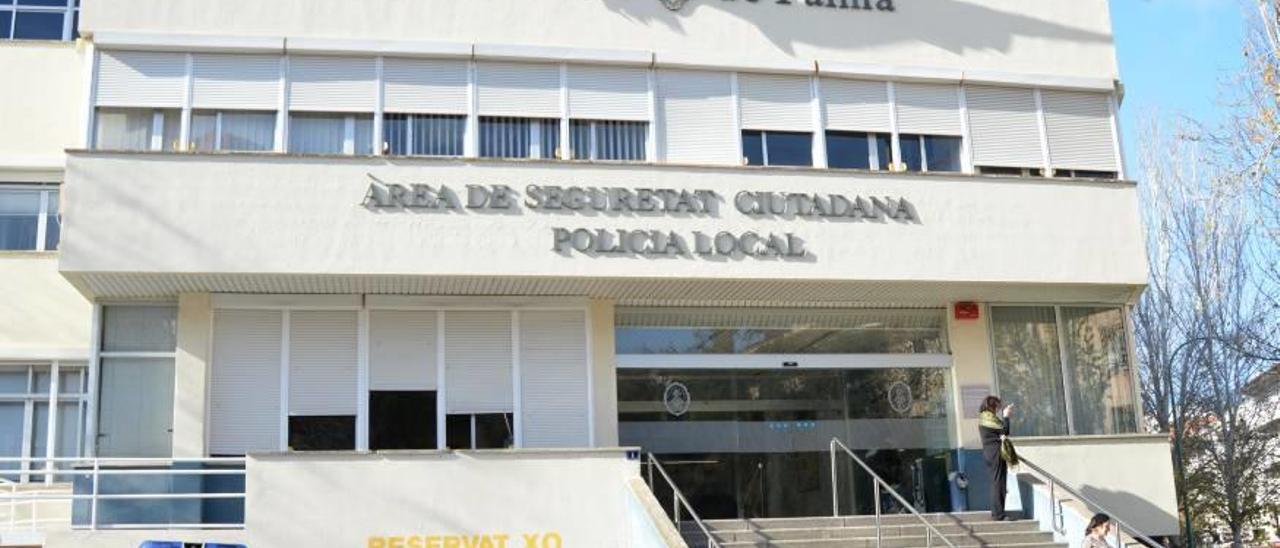 El cuartel de la Policía Local de Palma en la avenida de Sant Ferran.