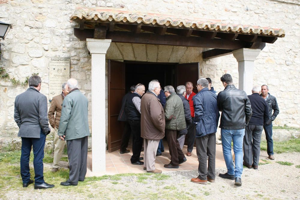 Comida de Valderrey en el salón junto a la ermita