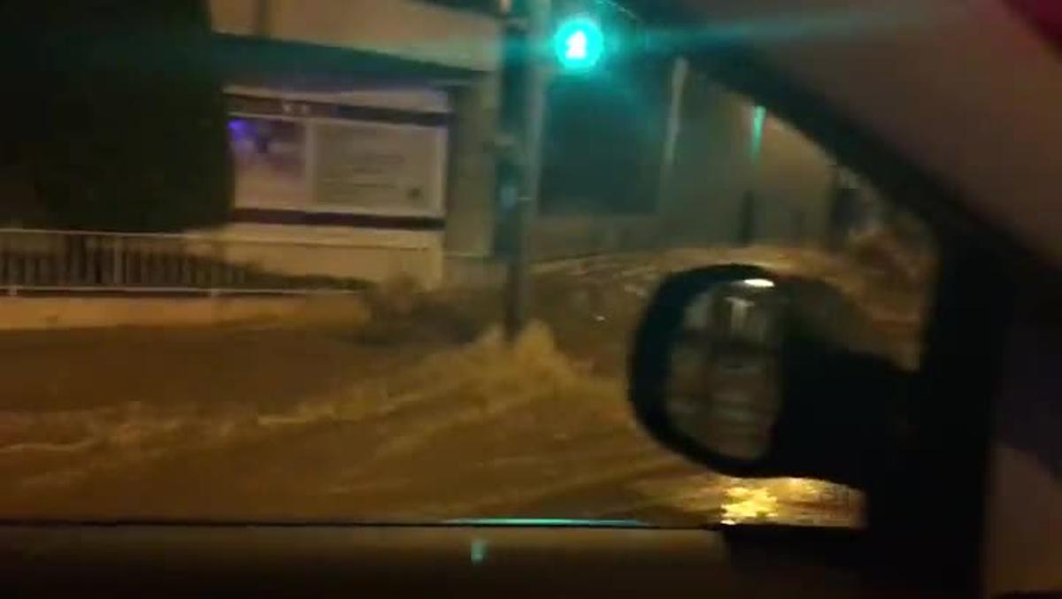 Una fuga daigua a Ganduxer causa un enorme esvoranc i deixa inhabilitada una vivenda