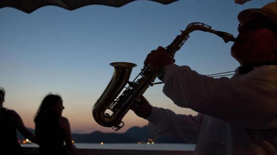 Vuelven a Cartagena los paseos en barco al atardecer a ritmo de soul