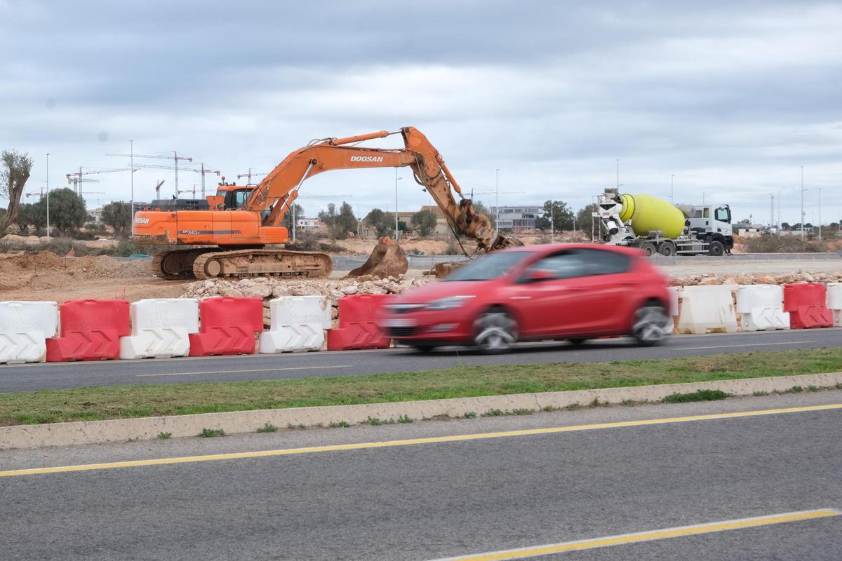 Comienzan las obras del acceso a las 7.400 futuras viviendas de La Hoya: la rotonda que hace la número 14 de la CV-905
