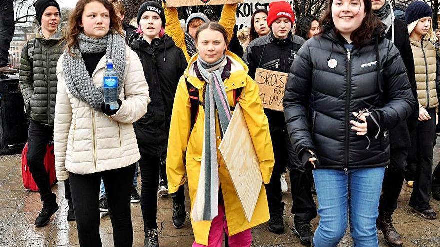 Thunberg, en el centro, en una protesta.
