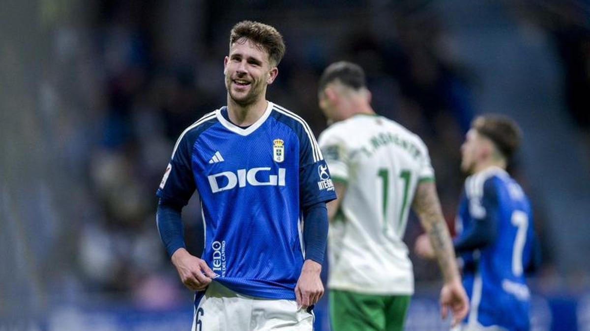 Jimmy Suárez, en un partido con el Real Oviedo.