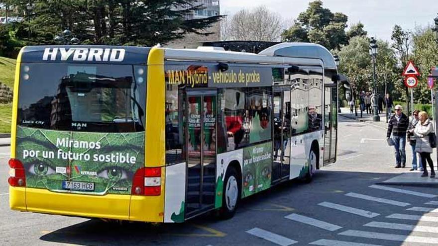 El autocar, esta mañana, en Vigo. //Marta G. Brea