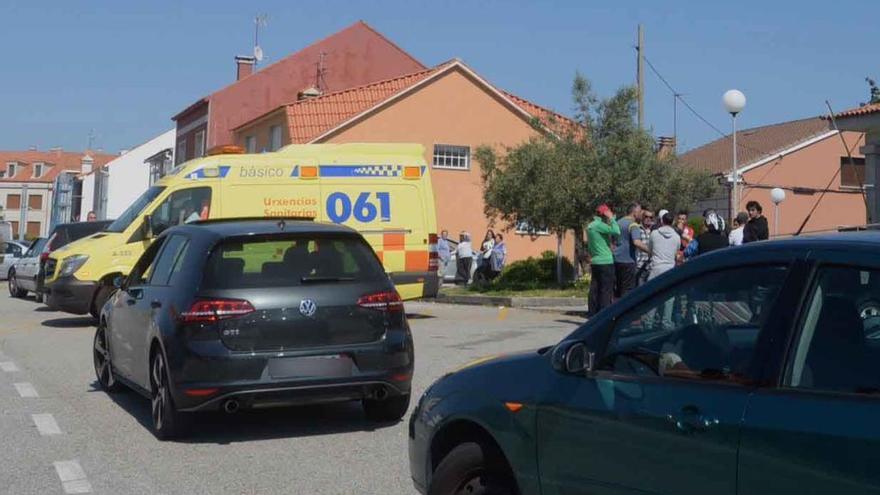 La ambulancia que evacuó al herido. // Noé Parga