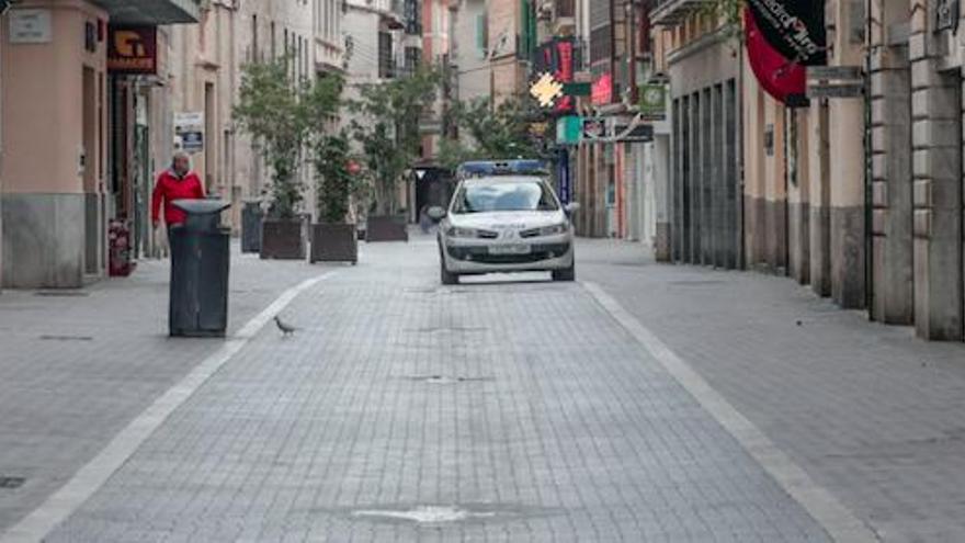 Leere Einkaufsstraße in Palma: Die meisten halten sich an die Bürger.