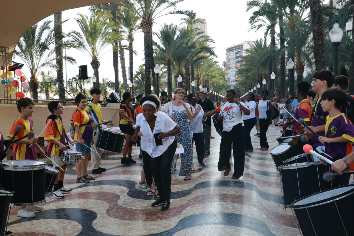 Cáritas Diocesana celebra en Alicante el final del proceso extraordinario de regularización con un encuentro intercultural abierto a la ciudadanía Cáritas Diocesana celebra en Alicante el final del proceso extraordinario de regularización con un encuentro intercultural abierto a la ciudadanía