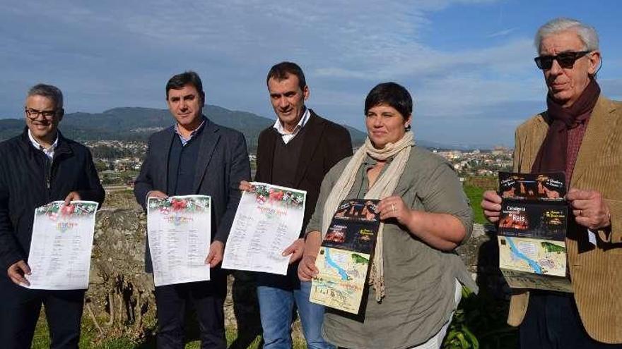 Jorge Mendes (2º izq.), junto al alcalde de Tui y ediles. // J. V.