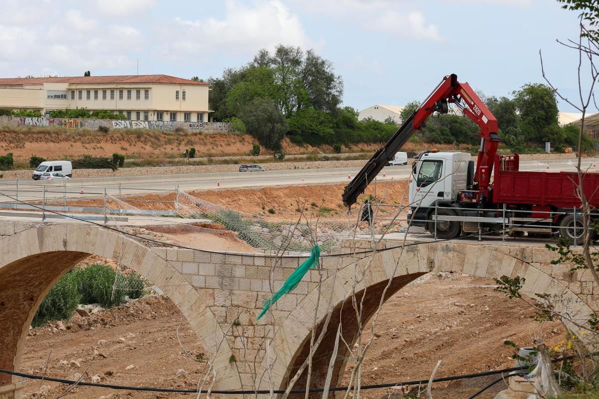 Trabajos de reconstrucción del Puente de Alaquàs en Torrent.