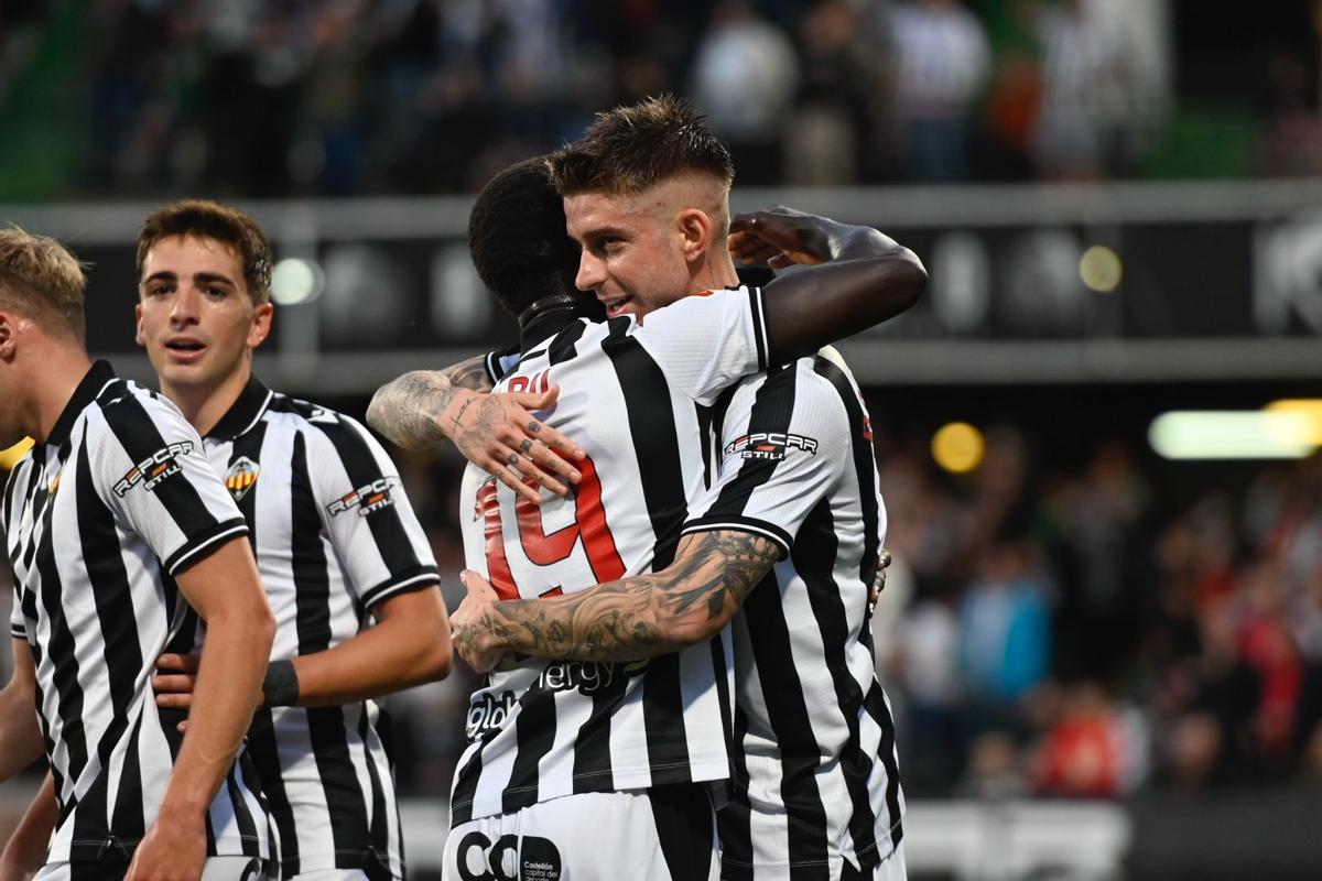 El Castellón-Sporting tuvo final feliz para los albinegros.