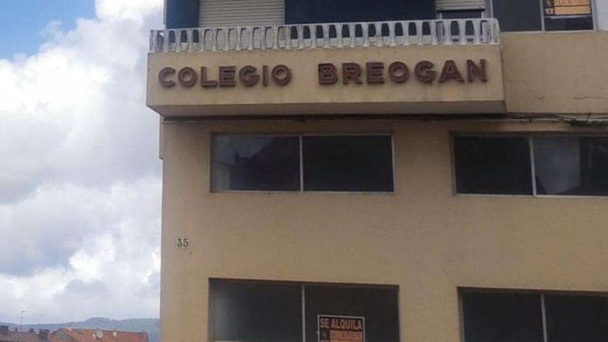 Las instalaciones del antiguo Colegio Breogán, a la venta tras su cierre por falta de escolares