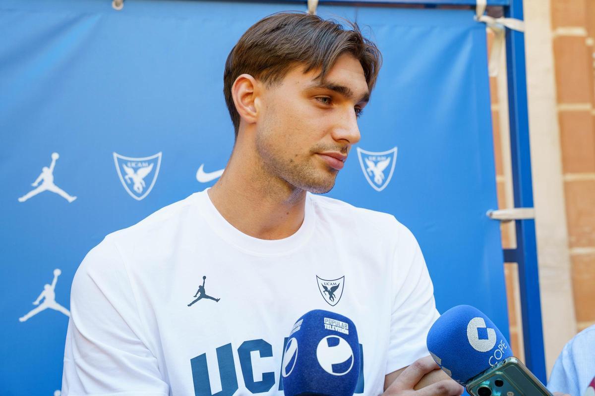 Will Falk, alero del UCAM Murcia, tras el anuncio del acuerdo de Jordan para vestir al club.