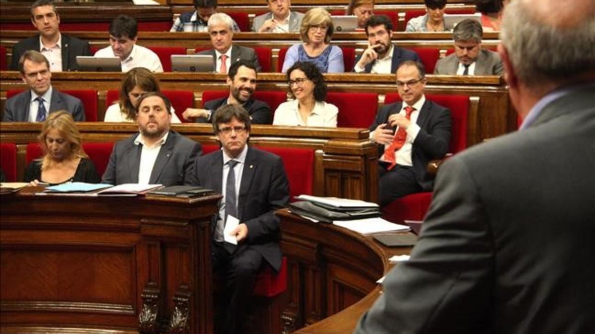 Carles Puigdemont en la sesión de control del ple del Parlament