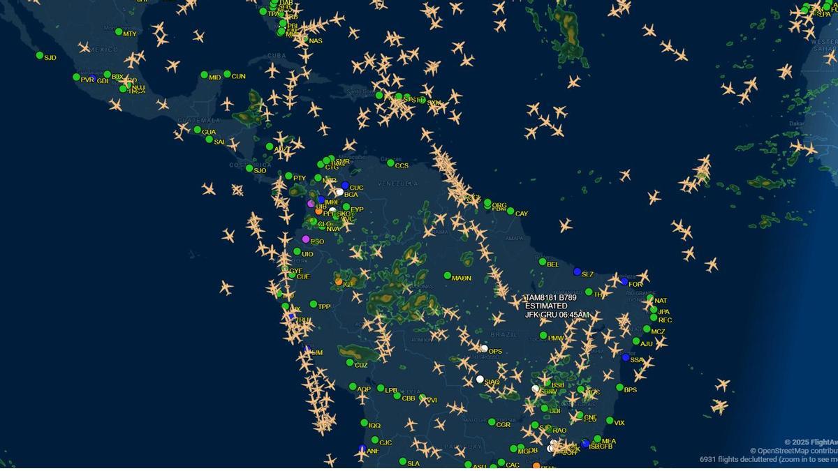 Captura de pantalla del rastreador de vuelos Flight Aware, que muestra Venezuela sin tráfico aéreo este domingo por la mañana