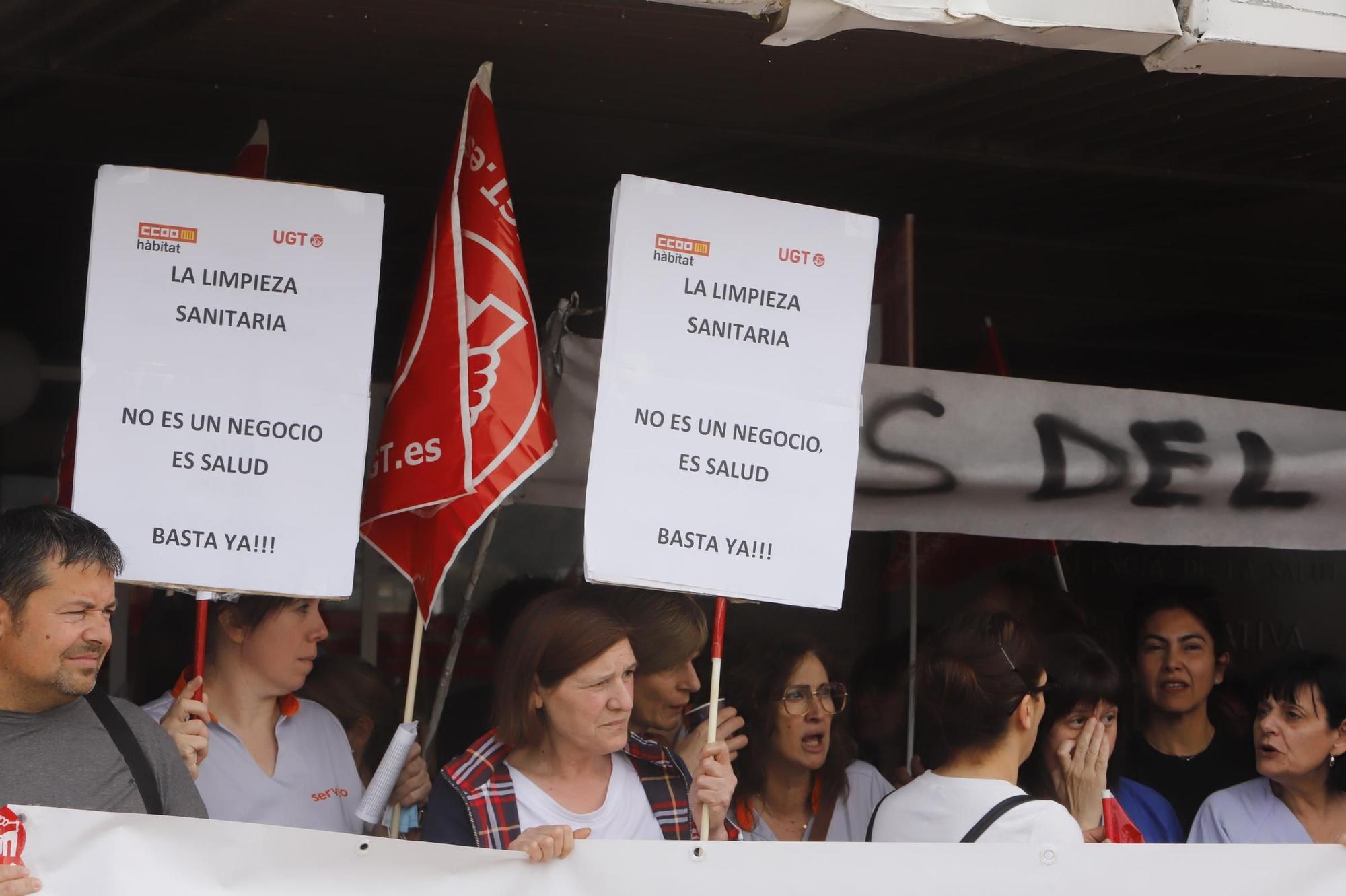 Las limpiadoras del Lluís Alcanyís denuncian el deterioro del servicio