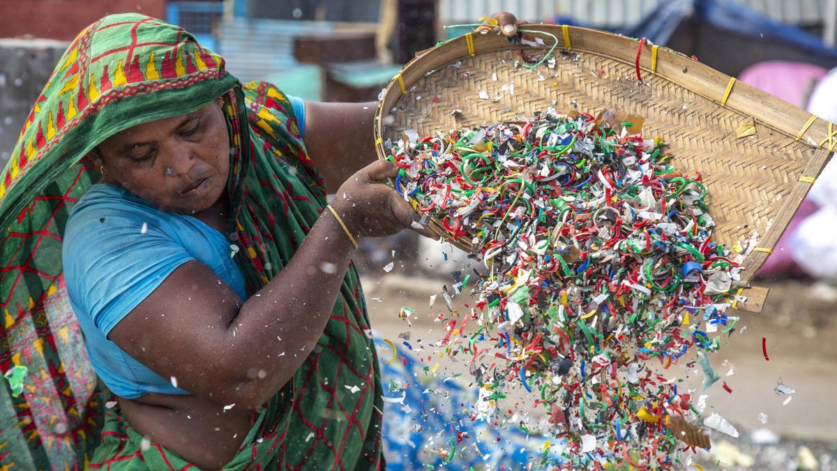 Bangladesh apuesta por la industria del reciclaje de plásticos