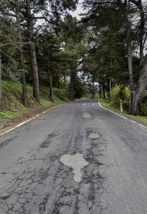 25/01/2018 CUMBRE GRAN CANARIA. Mal estado de las carreteras en la zona de medianías y cumbre de Gran Canaria. Carretea de Moya a Fontanales. FOTO: J. PÉREZ CURBELO