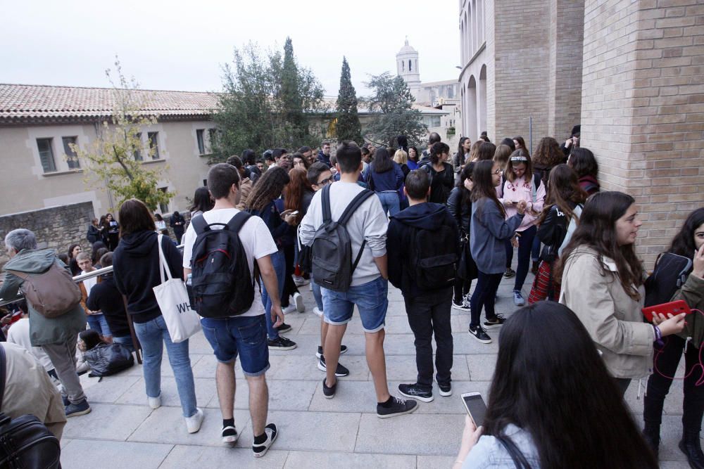 Piquets impedeixen l'accés dels alumnes a la UdG