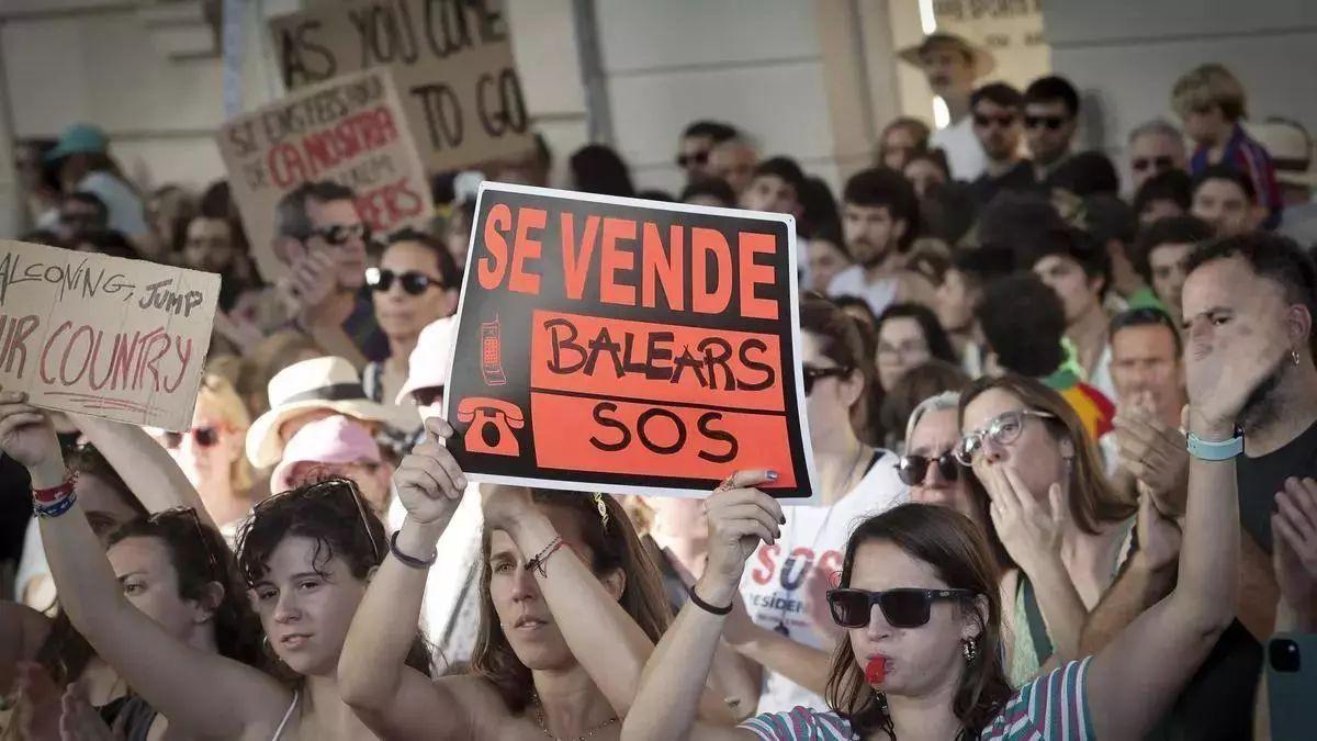 La manifestación contra la saturación turística y el precio de la vivienda en Palma /