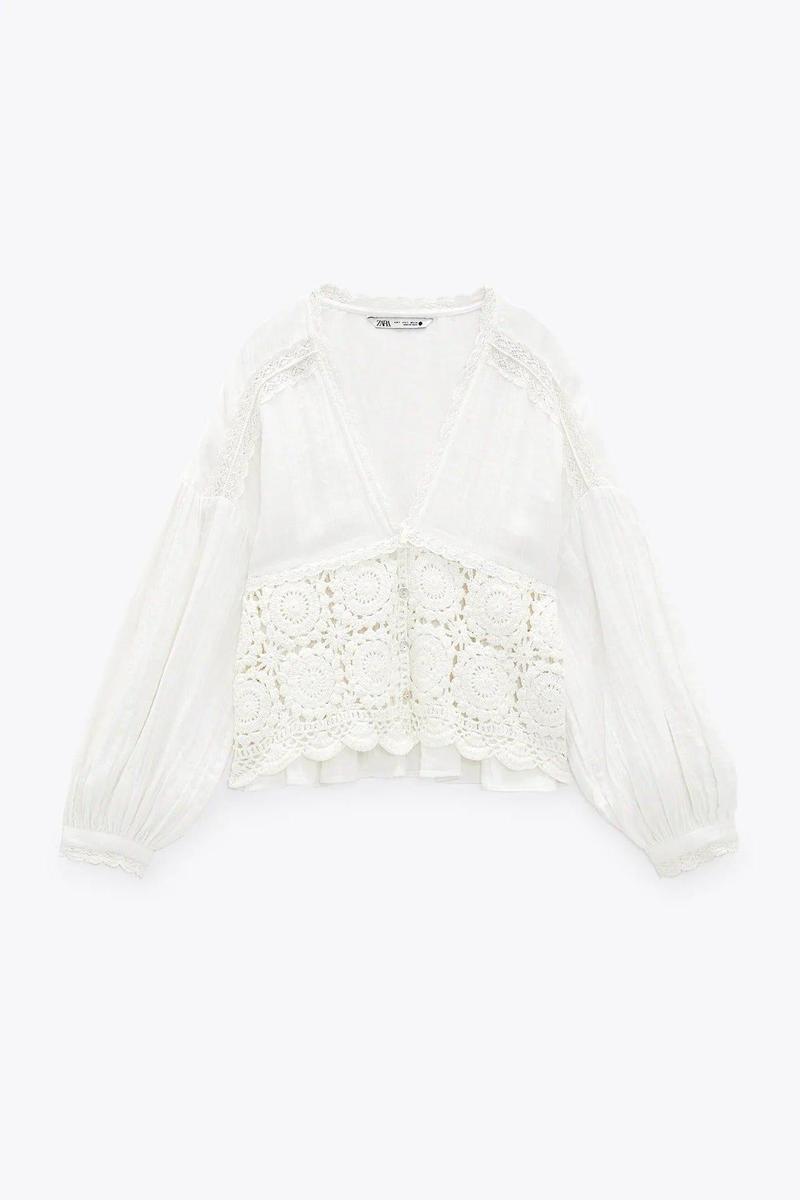 Camisa combinada de crochet, de Zara (29,95 euros)