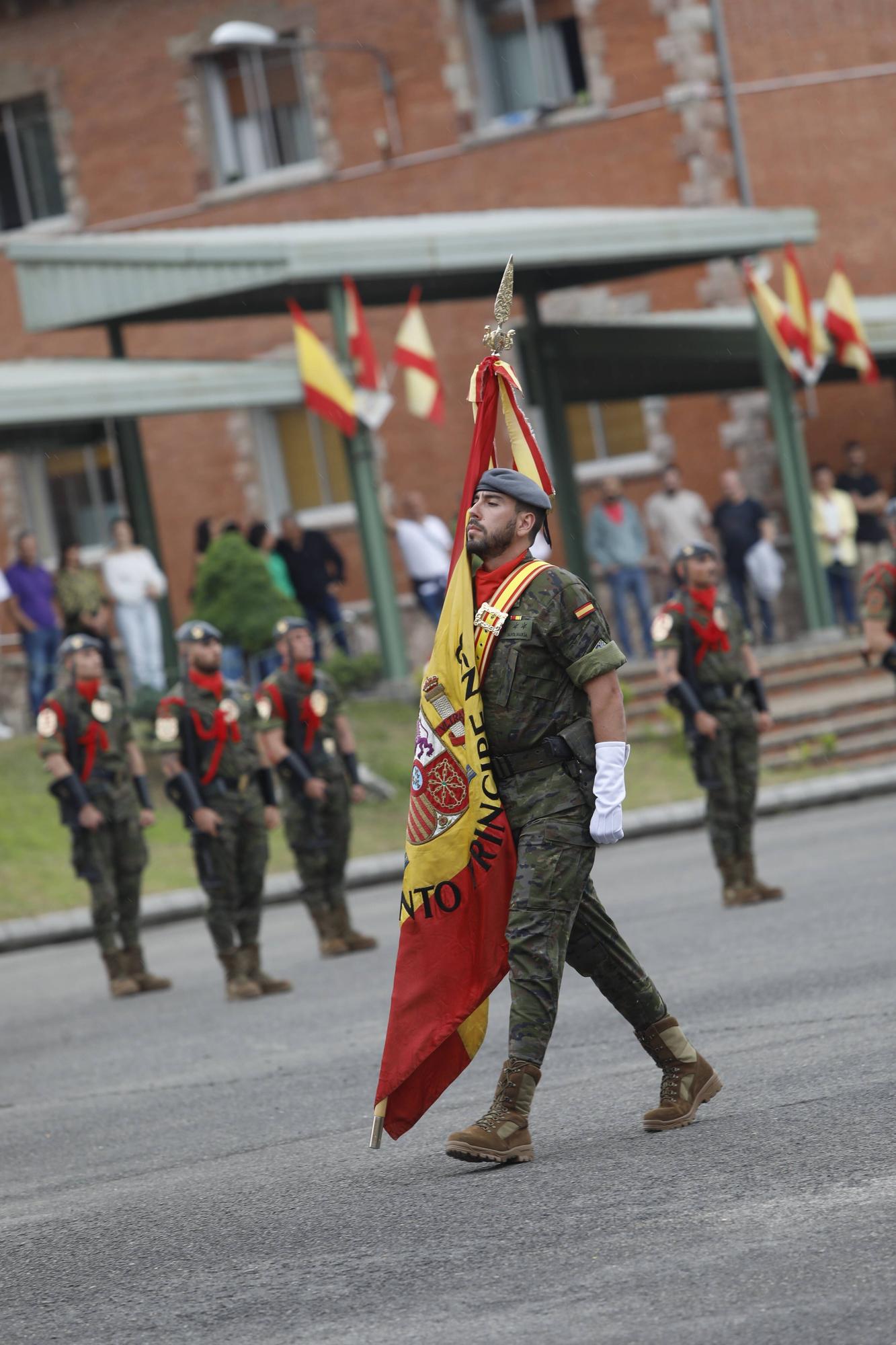 Parada militar en el acuartelamiento "Cabo Noval"